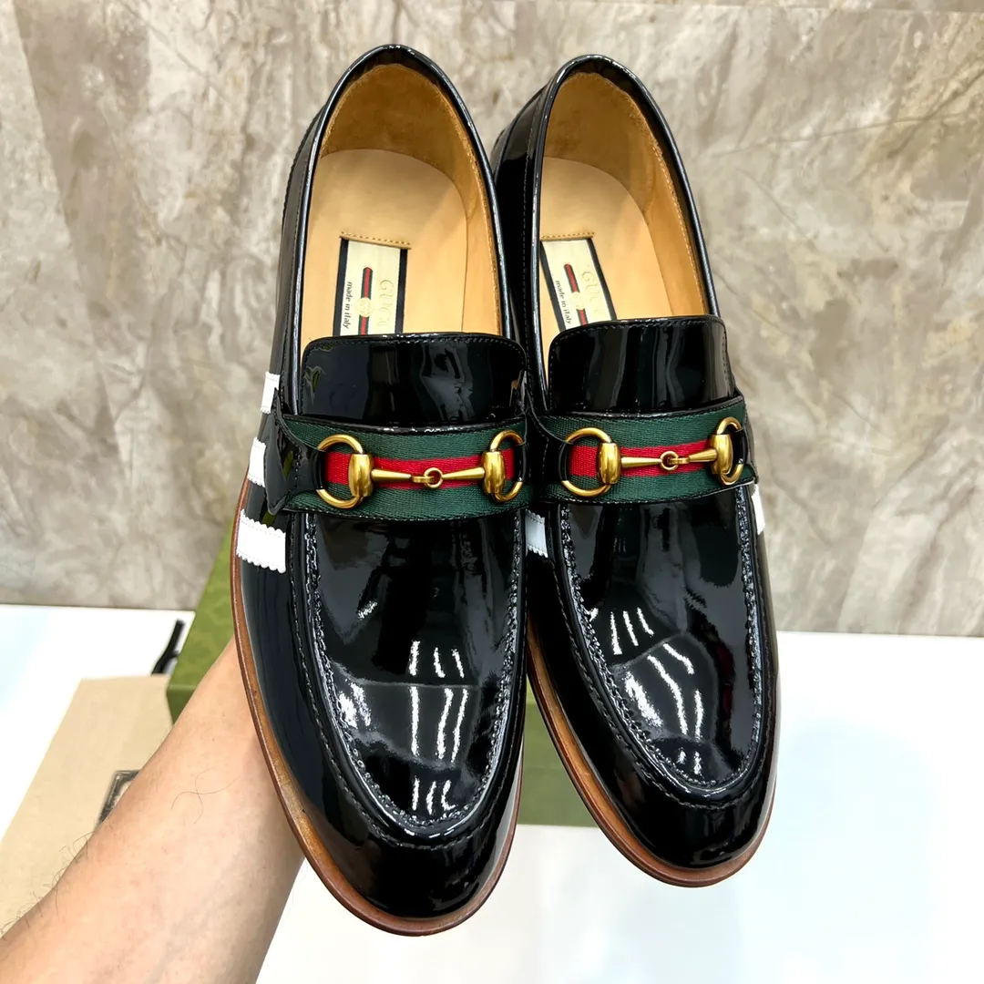 Original leather outsole P900 Brand: Co-branded Adidas｜GUCCI (Gucci) Standard code: Men's size 38–44 (45/46 can be customized) Grade: Same style as the official website Original quality Material: Original cowhide Leather lining Original leather outsole Style category: Men's fashionable casual leather shoes Distinguished big-name luxury elements top luxury Color: Actual picture